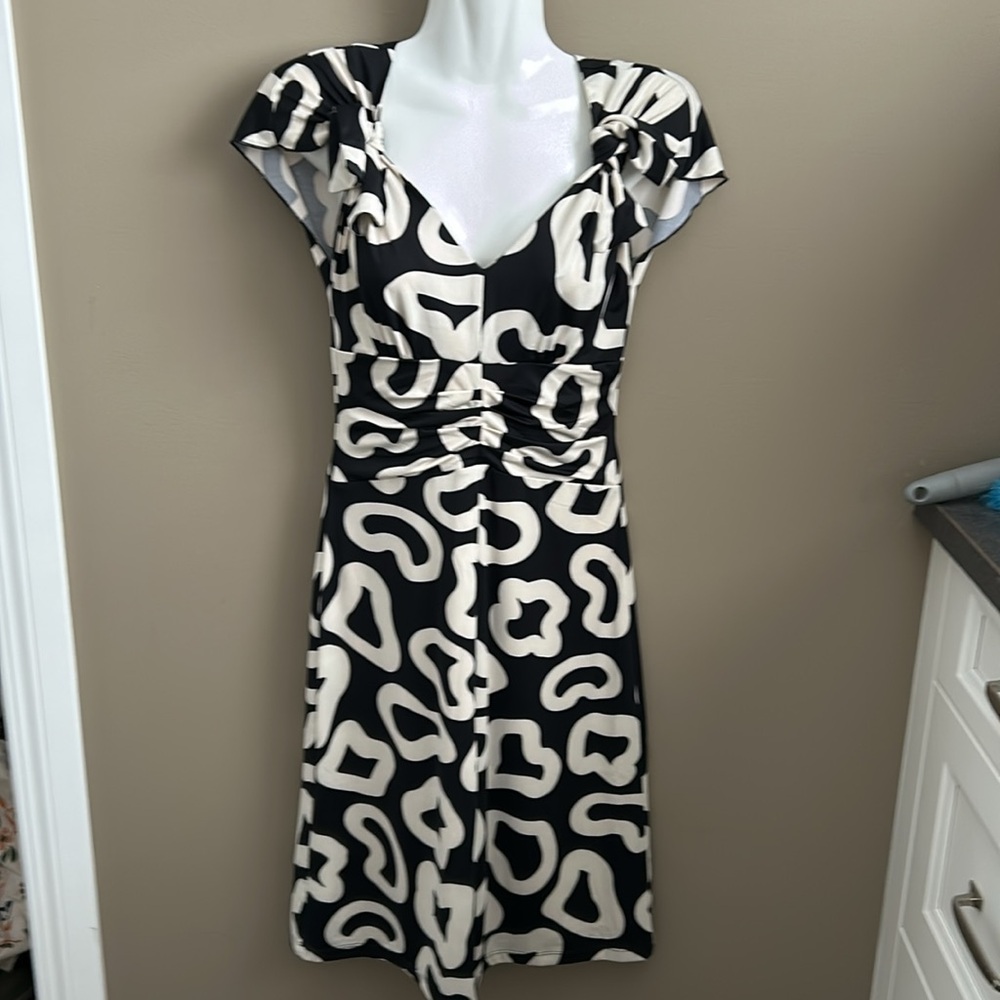 Simply devine😱cream&black dress w/tie shoulders ruching @waist & Aline skirt